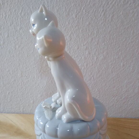 Vintage Porcelain Cats Music Box - Picture 4 of 10